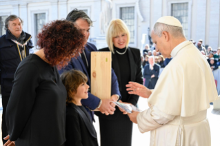 27-Audiencia general