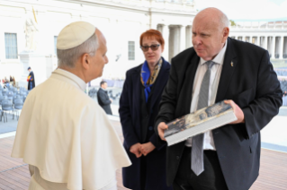 64-Audiencia general