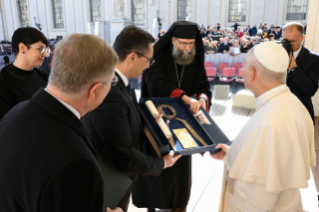 24-Audiencia general