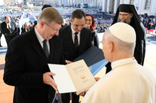 25-Audiencia general