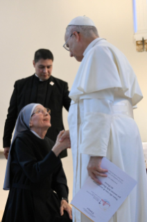 11-الزّيارة الرّسوليّة إلى تركيّا: زيارة إلى دار رعاية المسنّين لراهبات الفقراء الصّغيرات