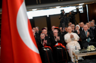 0-Apostolische Reise in die Türkei (Türkiye): Begegnung mit den Behördenvertretern, der Zivilgesellschaft und dem Diplomatischen Korps