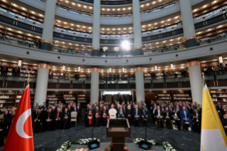 3-Apostolische Reise in die Türkei (Türkiye): Begegnung mit den Behördenvertretern, der Zivilgesellschaft und dem Diplomatischen Korps