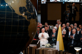 14-Apostolische Reise in die Türkei (Türkiye): Begegnung mit den Behördenvertretern, der Zivilgesellschaft und dem Diplomatischen Korps