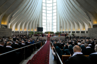 11-الزّيارة الرّسوليّة إلى لبنان: لقاء مع الأساقفة والكهنة والمكرَّسين والمكرّسات والعاملين الرَّعويّين 