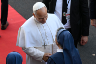 0-Voyage apostolique au Liban : Visite aux op&eacute;rateurs et aux patients de l'h&ocirc;pital &laquo; de la Croix &raquo; (Jal ed Dib)