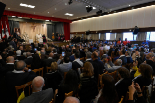 11-Voyage apostolique au Liban : Visite aux op&eacute;rateurs et aux patients de l'h&ocirc;pital &laquo; de la Croix &raquo; (Jal ed Dib)