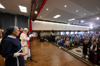 17-Voyage apostolique au Liban : Visite aux op&eacute;rateurs et aux patients de l'h&ocirc;pital &laquo; de la Croix &raquo; (Jal ed Dib)