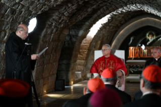 2-Viaggio Apostolico in Libano: Visita e Preghiera sulla Tomba di San Charbel Maklūf  
