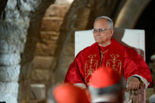 1-Viaggio Apostolico in Libano: Visita e Preghiera sulla Tomba di San Charbel Maklūf  