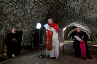 12-Viaggio Apostolico in Libano: Visita e Preghiera sulla Tomba di San Charbel Maklūf  