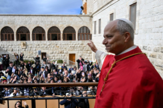 15-Viaggio Apostolico in Libano: Visita e Preghiera sulla Tomba di San Charbel Maklūf  