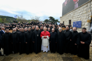 13-Viaggio Apostolico in Libano: Visita e Preghiera sulla Tomba di San Charbel Maklūf  