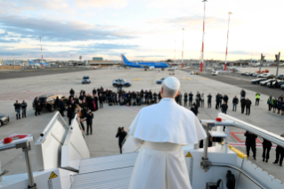 5-Viaggio Apostolico in T&uuml;rkiye e in Libano: Saluto ai giornalisti durante il volo Roma-Ankara