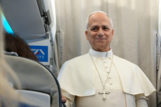 6-Voyage apostolique en T&uuml;rkiye et au Liban : Conf&eacute;rence de presse sur le vol d'Istanbul &agrave; Beyrouth