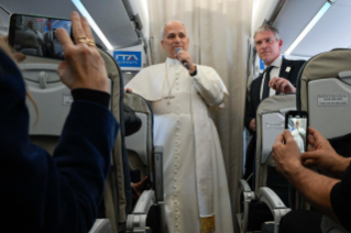 1-Voyage apostolique en T&uuml;rkiye et au Liban : Conf&eacute;rence de presse sur le vol d'Istanbul &agrave; Beyrouth