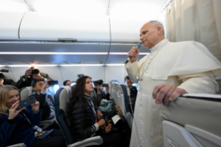 4-Voyage apostolique en T&uuml;rkiye et au Liban : Conf&eacute;rence de presse sur le vol d'Istanbul &agrave; Beyrouth