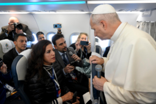 3-Voyage apostolique en T&uuml;rkiye et au Liban : Conf&eacute;rence de presse sur le vol d'Istanbul &agrave; Beyrouth