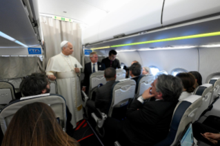 0-Apostolic Journey to T&uuml;rkiye and Lebanon: Press Conference during the flight to Rome