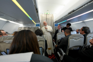 4-Apostolic Journey to T&uuml;rkiye and Lebanon: Press Conference during the flight to Rome