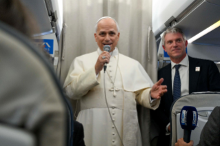 9-Apostolic Journey to T&uuml;rkiye and Lebanon: Press Conference during the flight to Rome