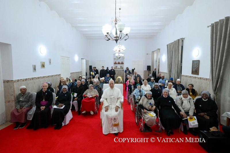 4-Apostolic Journey to Algiers: Visit to the Nursing Home of The Little Sisters of The Poor