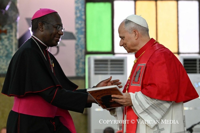 3-Viaje apost&oacute;lico a Angola: Encuentro con los obispos, los sacerdotes, los consagrados, las consagradas y los agentes pastorales en la parroquia de Nuestra Se&ntilde;ora de F&aacute;tima