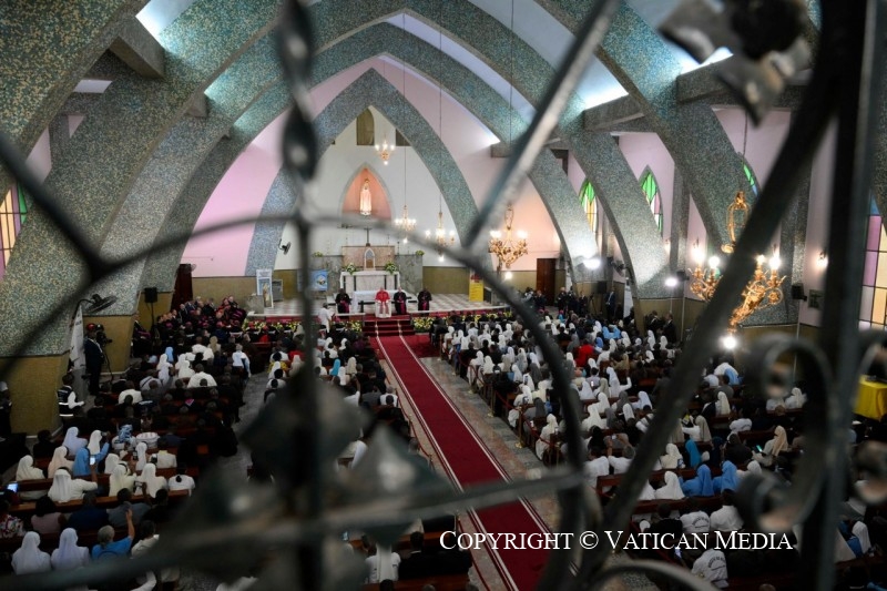10-Viaje apost&oacute;lico a Angola: Encuentro con los obispos, los sacerdotes, los consagrados, las consagradas y los agentes pastorales en la parroquia de Nuestra Se&ntilde;ora de F&aacute;tima