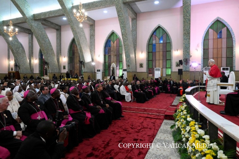 11-Viaje apost&oacute;lico a Angola: Encuentro con los obispos, los sacerdotes, los consagrados, las consagradas y los agentes pastorales en la parroquia de Nuestra Se&ntilde;ora de F&aacute;tima
