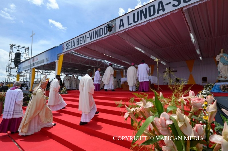 4-Viaje apost&oacute;lico a Angola: Santa Misa en la explanada de Saurimo