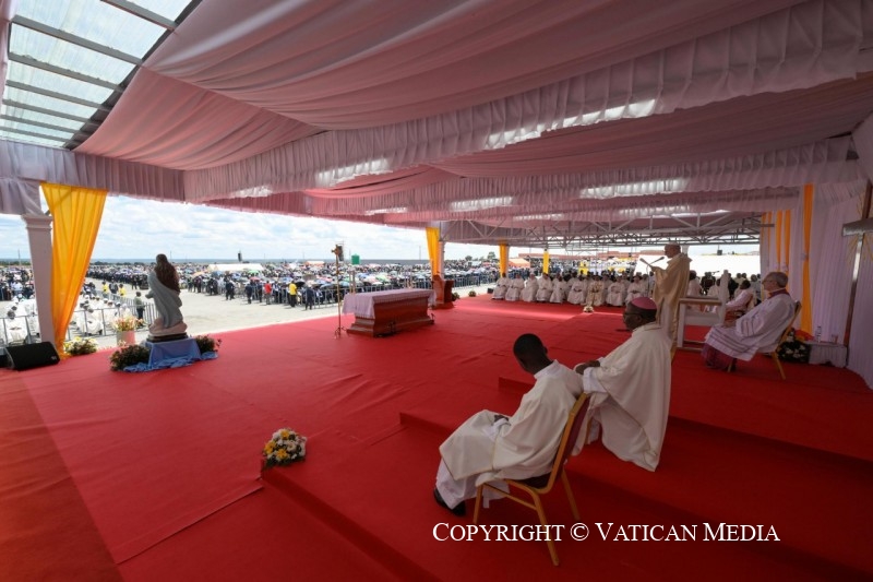 6-Viaje apost&oacute;lico a Angola: Santa Misa en la explanada de Saurimo
