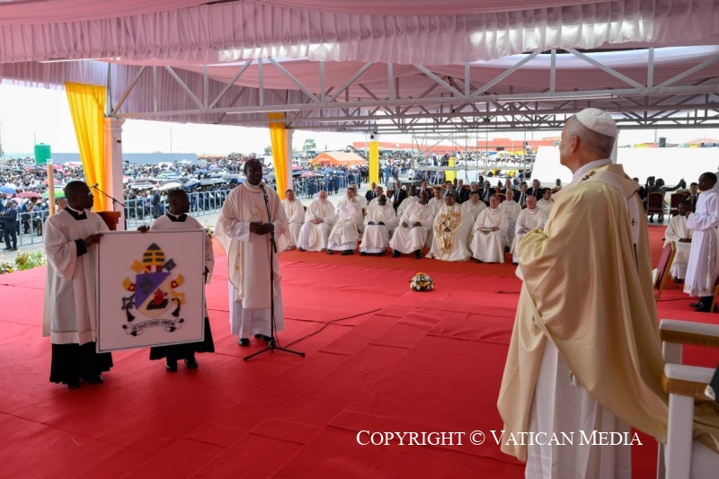 12-Viaje apost&oacute;lico a Angola: Santa Misa en la explanada de Saurimo