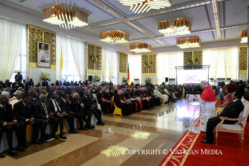 4-Viaggio Apostolico in Camerun: Incontro con le Autorit&agrave;, con la Societ&agrave; Civile e con il Corpo Diplomatico