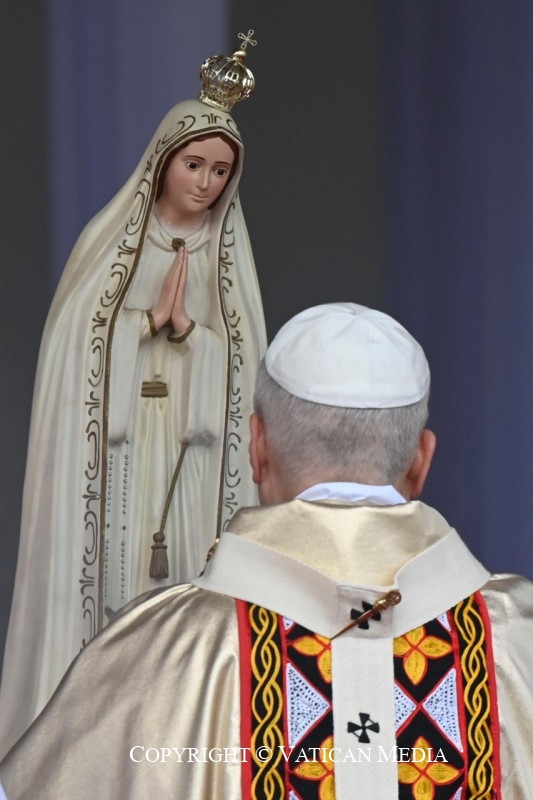 1-Apostolic Journey to Camerun: Holy Mass