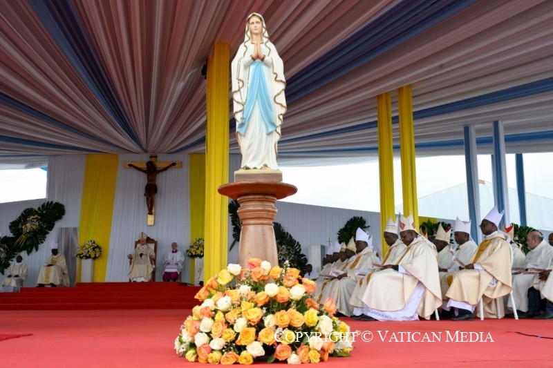 5-Apostolic Journey to Camerun: Holy Mass
