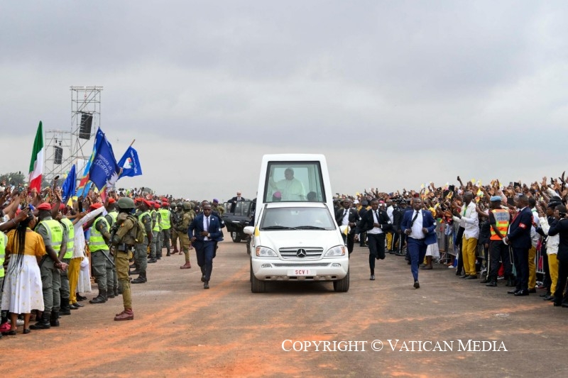 1-Apostolic Journey to Camerun: Holy Mass