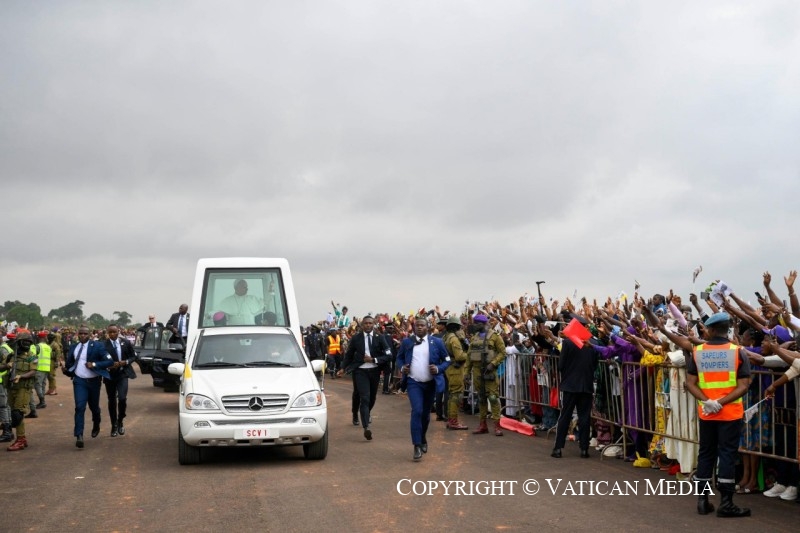 2-Apostolic Journey to Camerun: Holy Mass