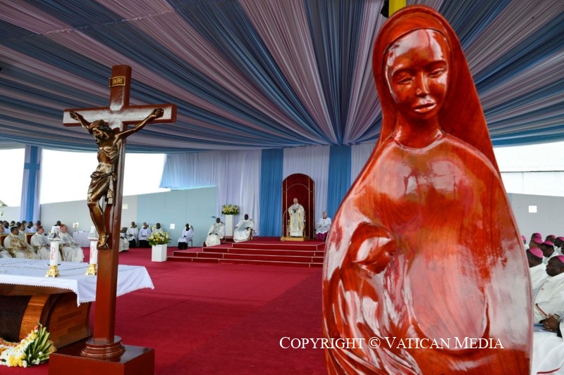 8-Apostolic Journey to Camerun: Holy Mass