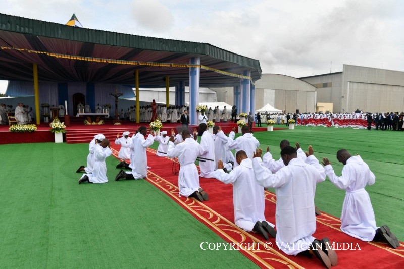 6-Apostolic Journey to Camerun: Holy Mass