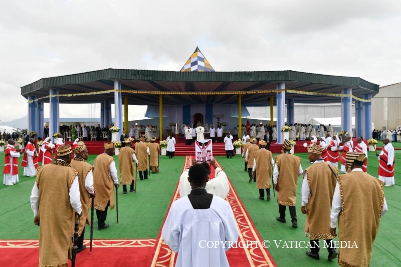 9-Apostolic Journey to Camerun: Holy Mass