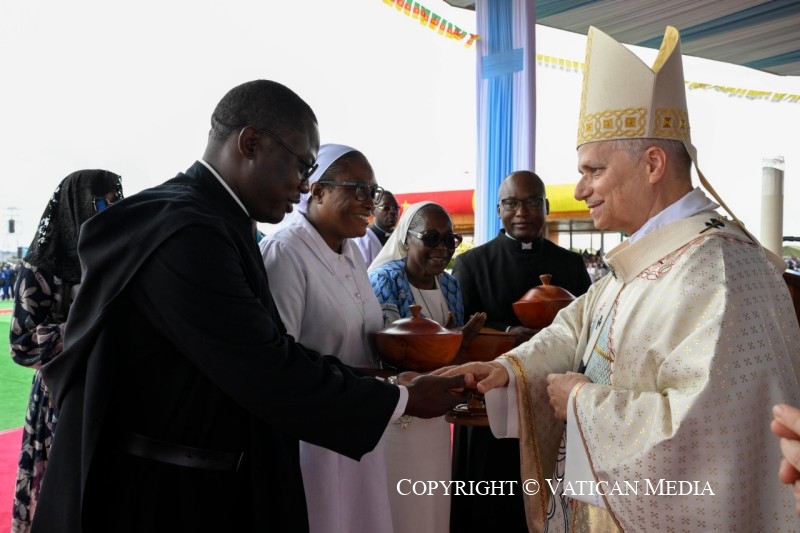 12-Apostolic Journey to Camerun: Holy Mass