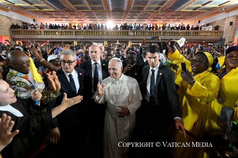 1-Apostolic Journey to Camerun: Meeting for Peace with the Community of Bamenda 