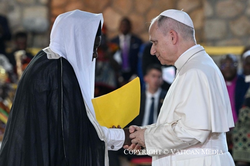 8-Apostolic Journey to Camerun: Meeting for Peace with the Community of Bamenda 