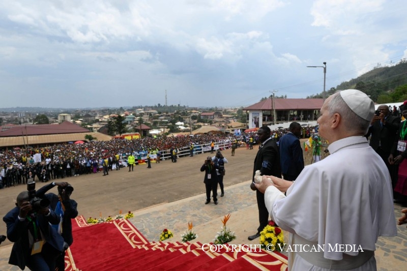 10-Apostolic Journey to Camerun: Meeting for Peace with the Community of Bamenda 