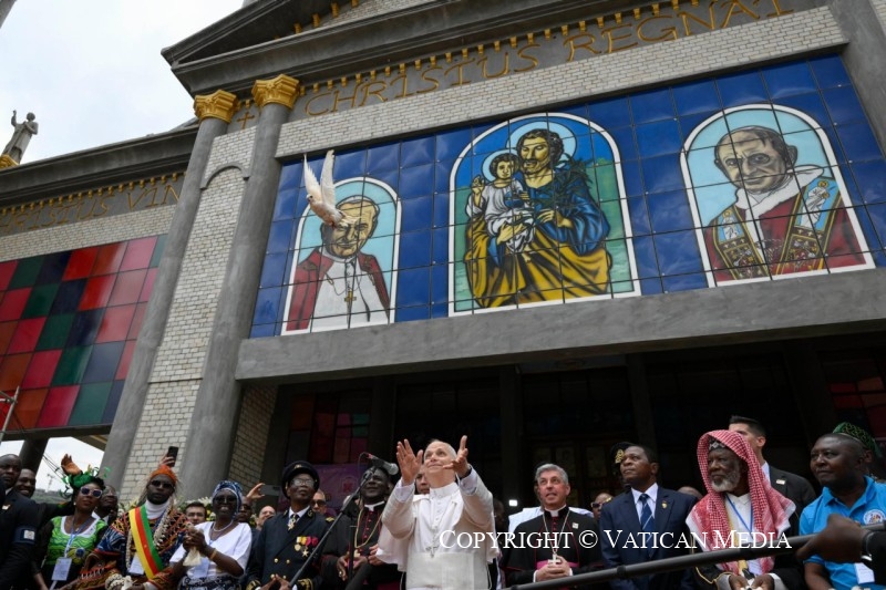 11-Apostolic Journey to Camerun: Meeting for Peace with the Community of Bamenda 