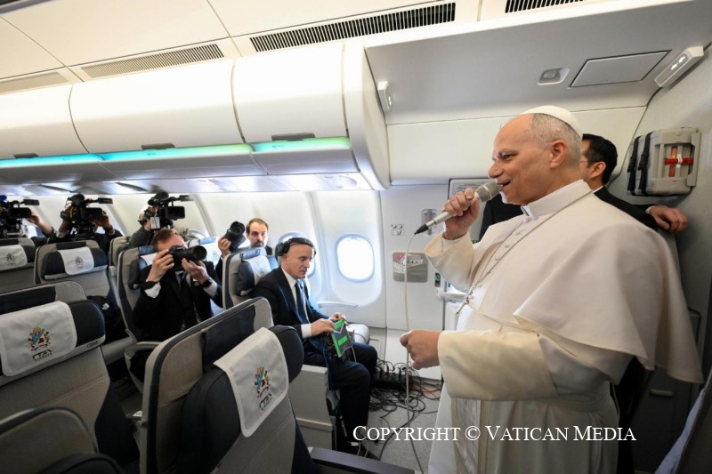 0-Viaggio Apostolico in Camerun: Parole del Santo Padre ai giornalisti durante il volo diretto a Yaound&eacute; 