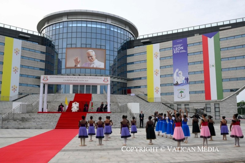 9-Apostolic Journey to Equatorial Guinea: Meeting with the World of Culture