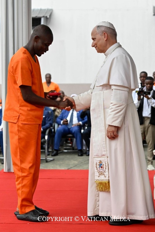 14-Viaje apost&oacute;lico a Guinea Ecuatorial: Visita a la prisi&oacute;n de Bata