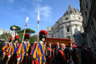 8-Traslado del ferétro del Romano Pontífice Francisco a la Basílica Vaticana