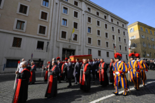 13-Traslado del ferétro del Romano Pontífice Francisco a la Basílica Vaticana